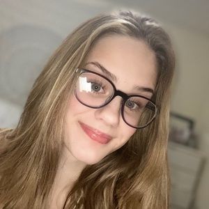 Meet your Posher, Lily